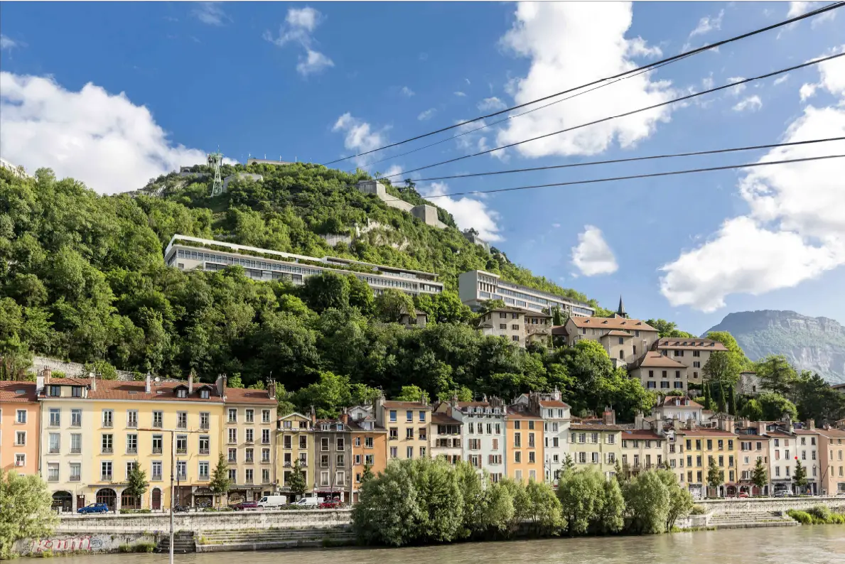 Axis Immobilier / The Babel Community : Réhabilitation et transformation d’un immeuble en résidence hôtelière